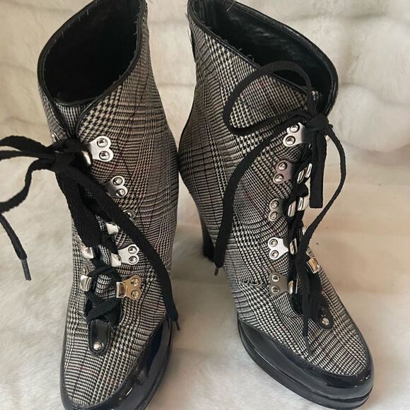 Michael Antonio Black,White &Red plaid fabric lace up boots, black trim SZ7.5 - Picture 9 of 12